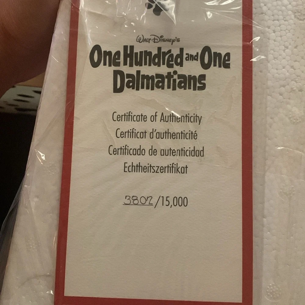 Disney 101 Dalmatians Look, Puppies Everywhere! Limited Edition Relief Plate